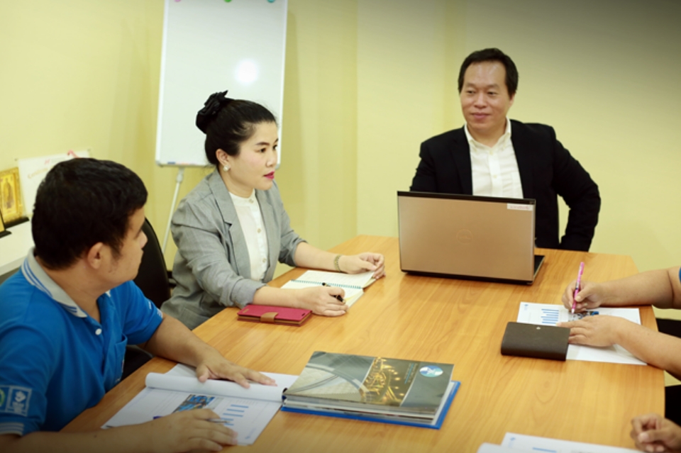 ทีมบริหารเหล็ก ที่มีประสบการณ์